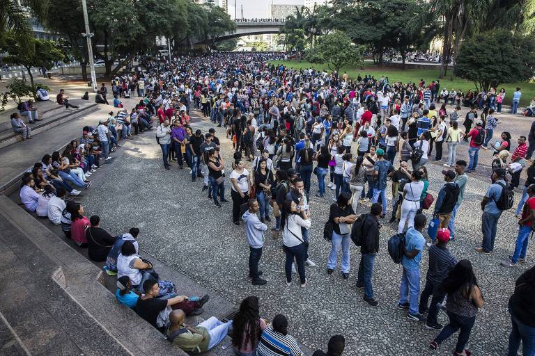Taxa de desemprego se estabiliza à custa de vagas piores e salários mais baixos